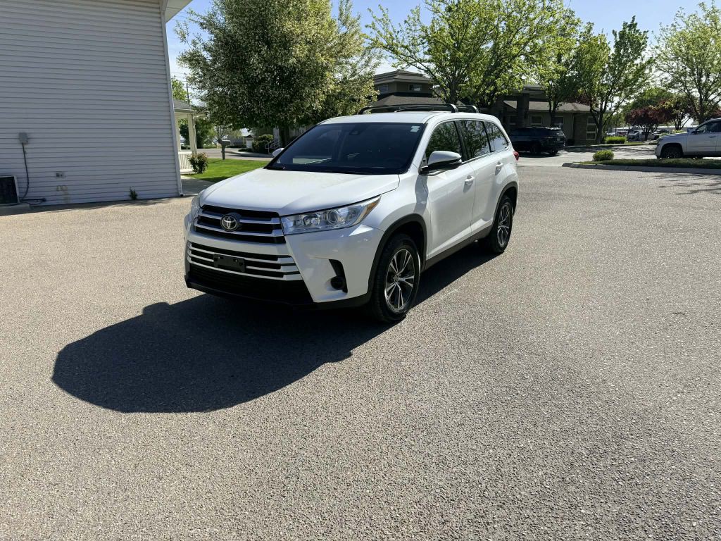 2019 Toyota Highlander LE