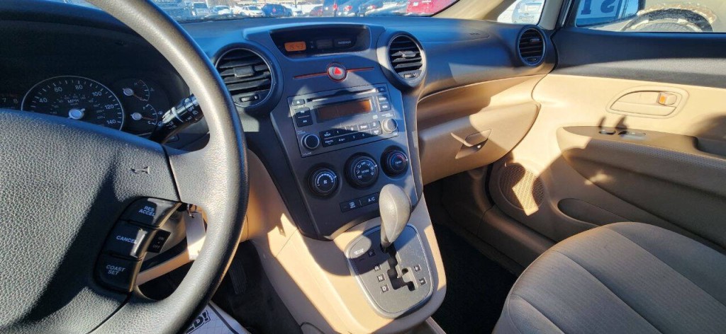 2008 Kia Rondo Image 12