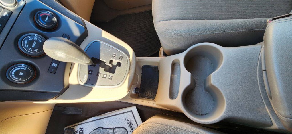2008 Kia Rondo Image 17