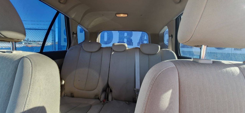2008 Kia Rondo Image 18