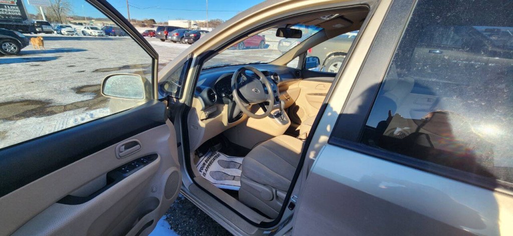 2008 Kia Rondo Image 21
