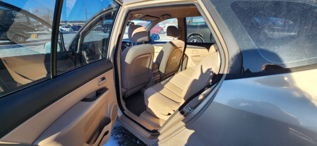 2008 Kia Rondo Image 22