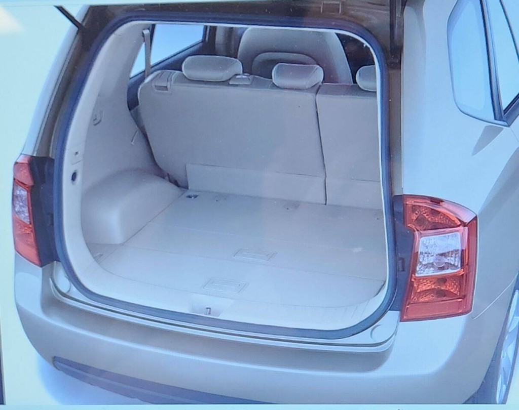 2008 Kia Rondo Image 24