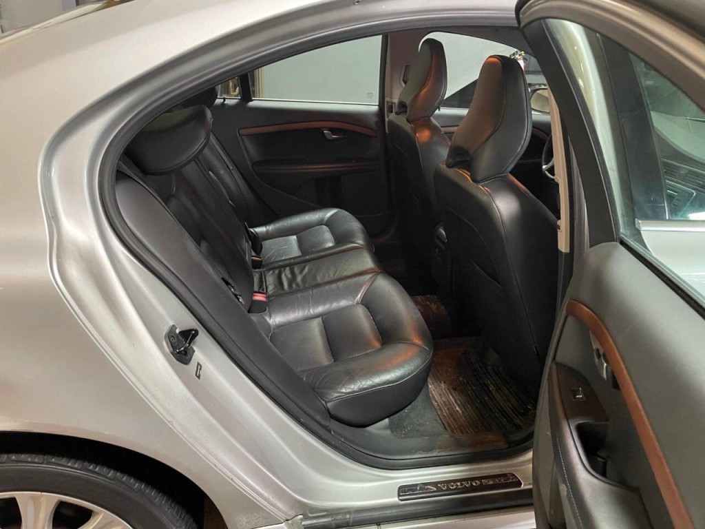 2010 Volvo S80 Image 28