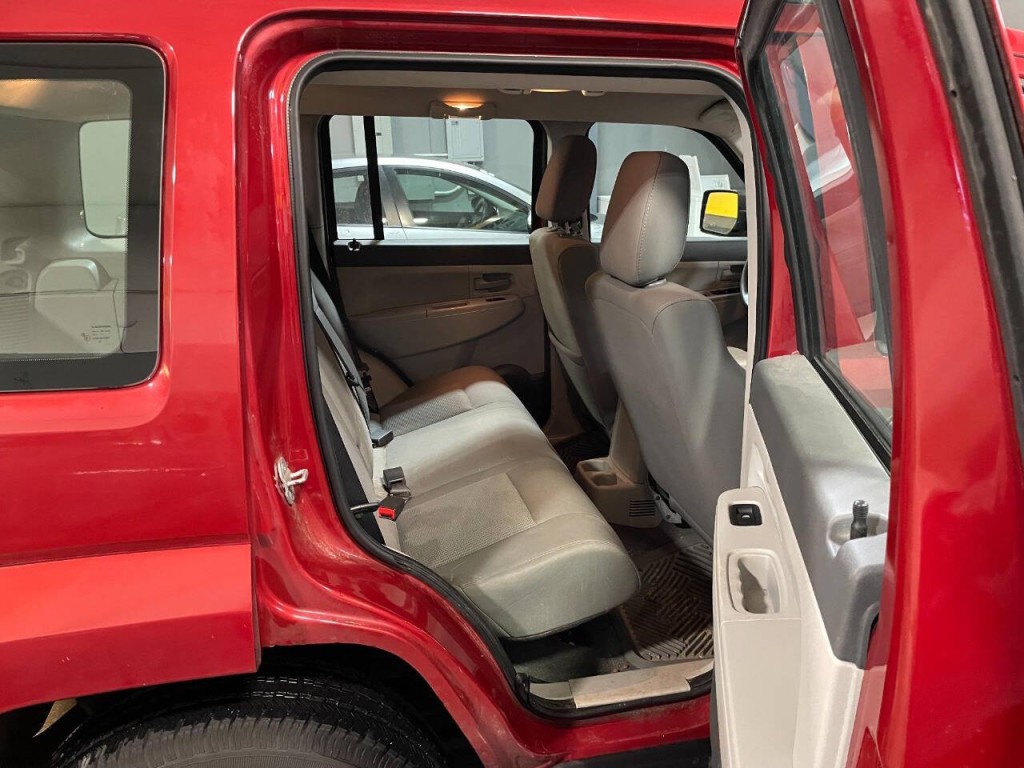 2008 Jeep Liberty Image 24
