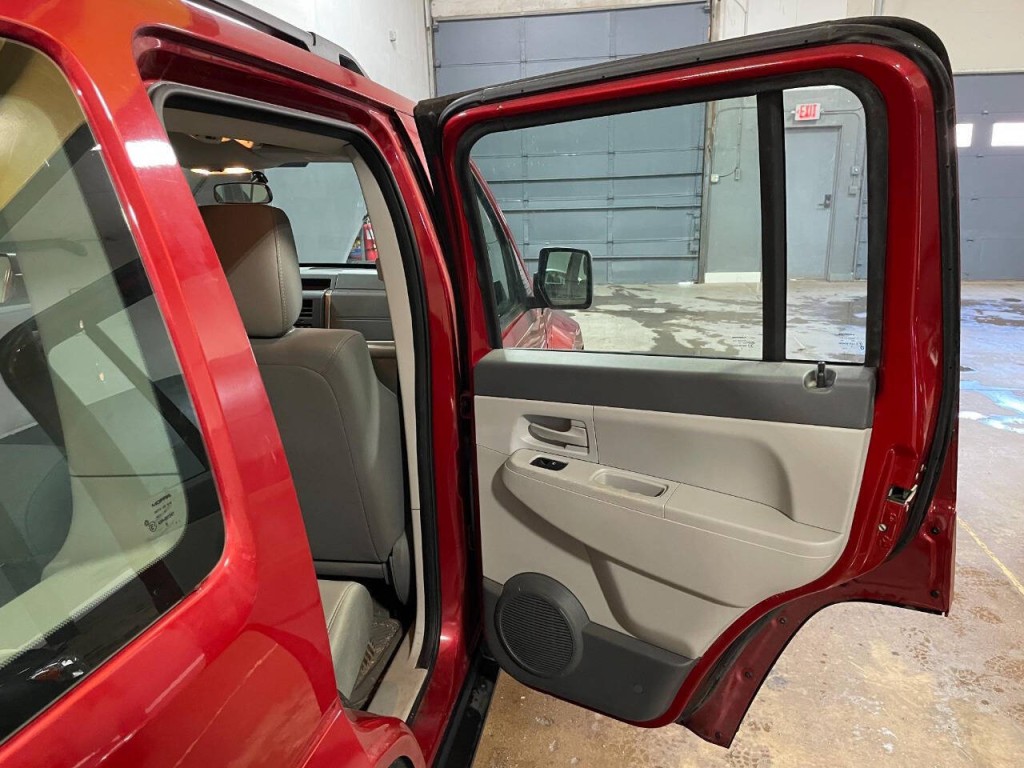 2008 Jeep Liberty Image 25