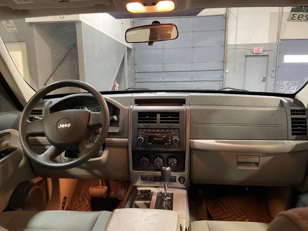 2008 Jeep Liberty Image 28