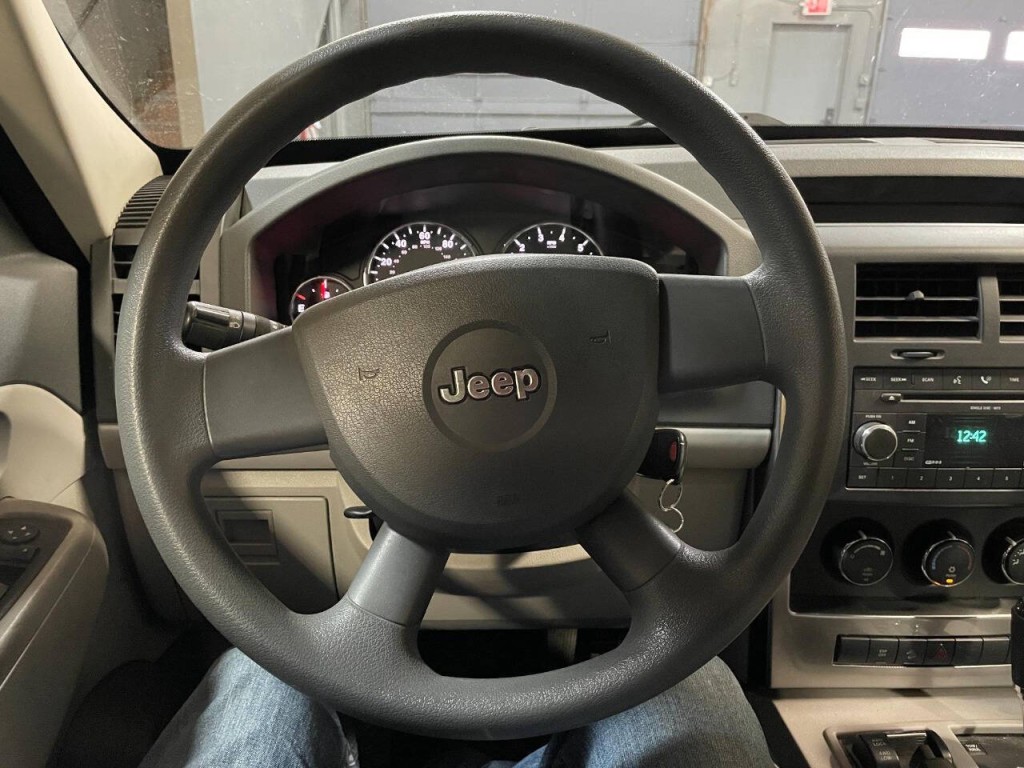 2008 Jeep Liberty Image 30