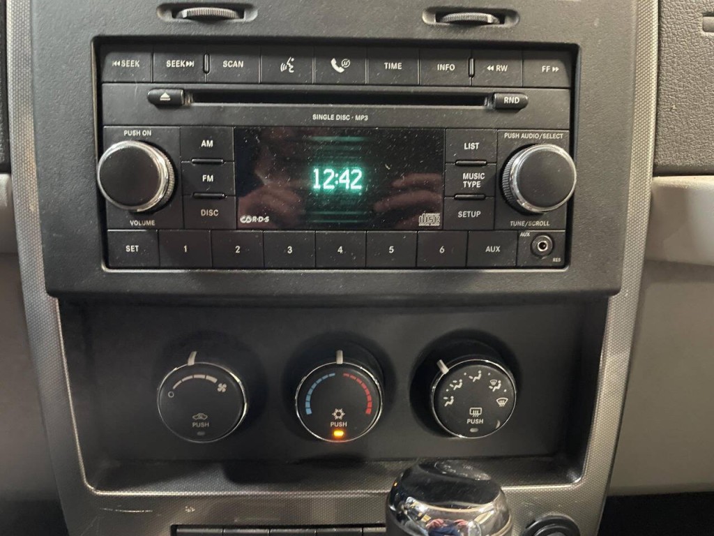 2008 Jeep Liberty Image 32