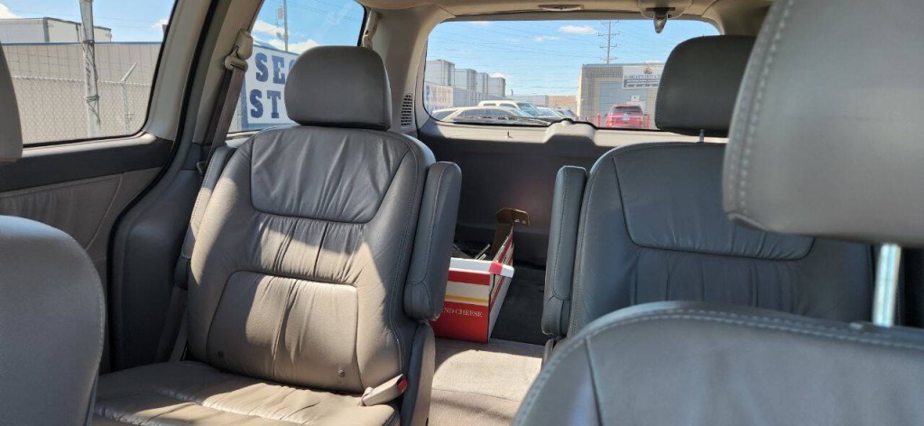 2004 Honda Odyssey Image 4