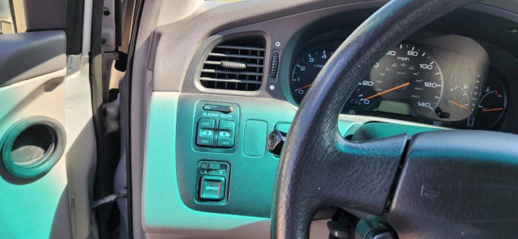 2004 Honda Odyssey Image 10