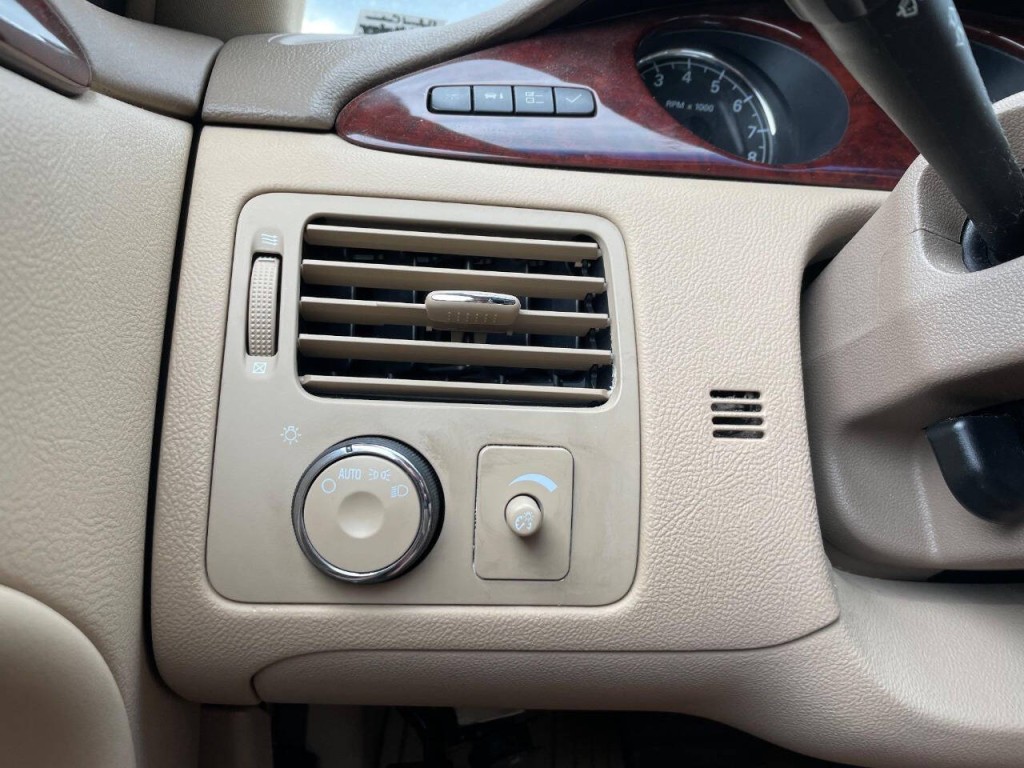 2006 Buick Lucerne Image 35