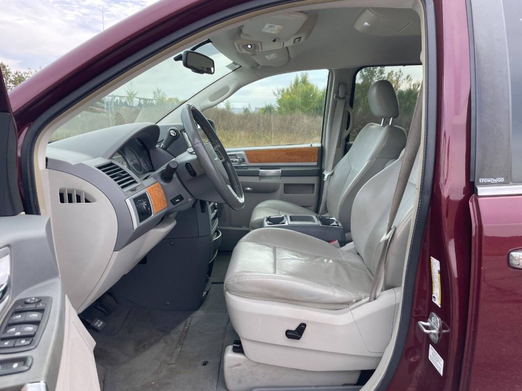 2008 Chrysler Town & Country Image 21