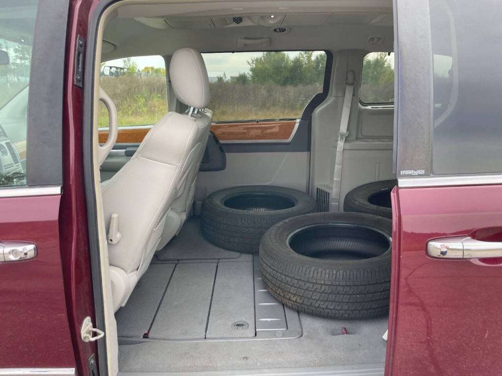 2008 Chrysler Town & Country Image 23