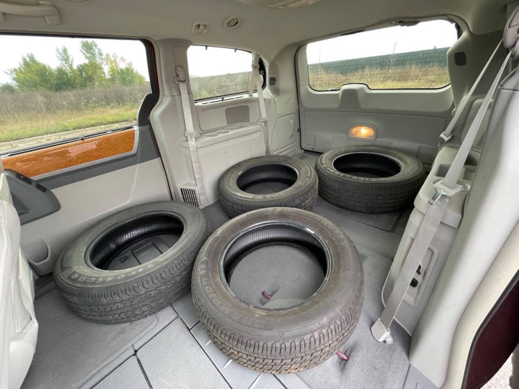 2008 Chrysler Town & Country Image 25