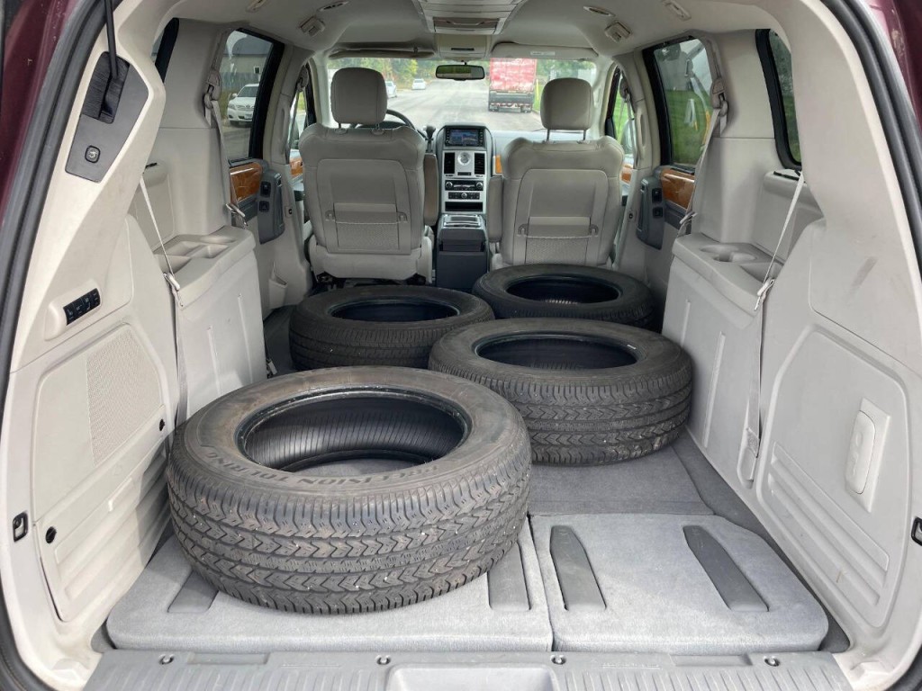 2008 Chrysler Town & Country Image 26