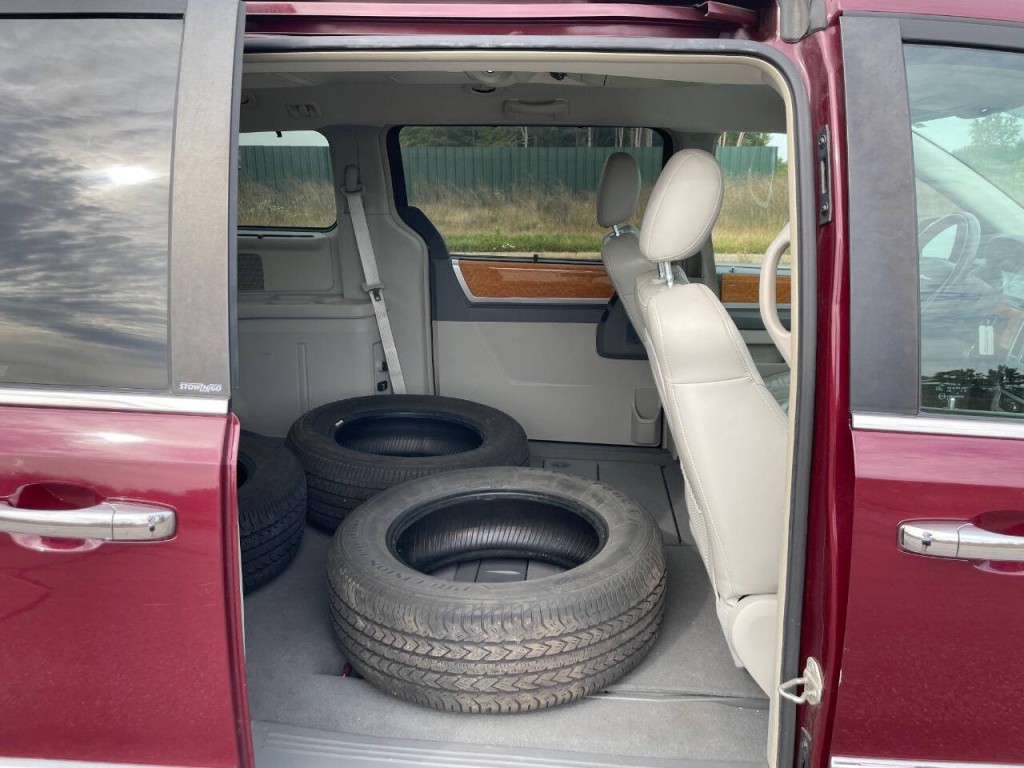 2008 Chrysler Town & Country Image 27