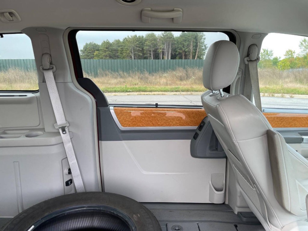 2008 Chrysler Town & Country Image 28