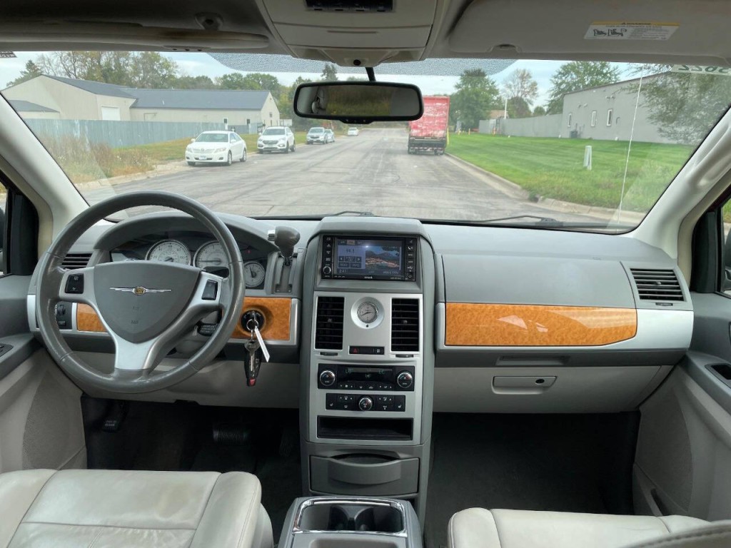 2008 Chrysler Town & Country Image 31
