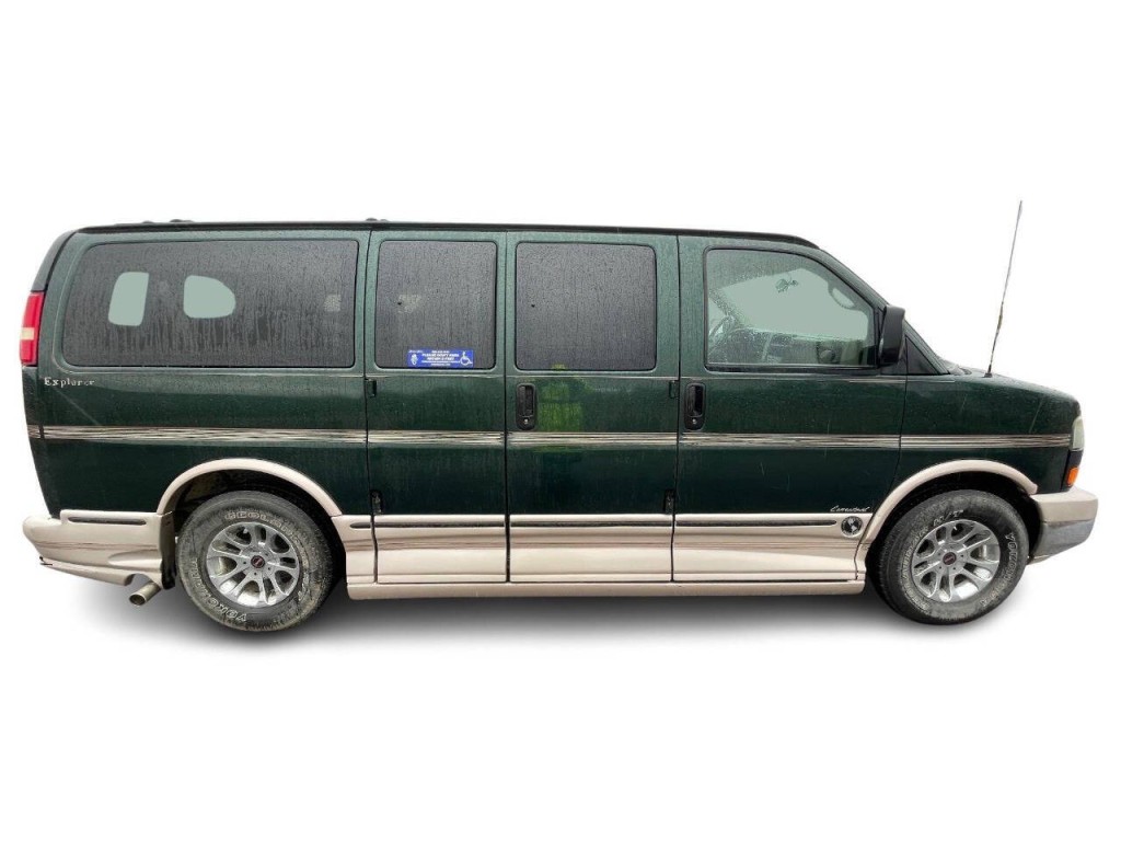 2004 GMC Savana Image 10