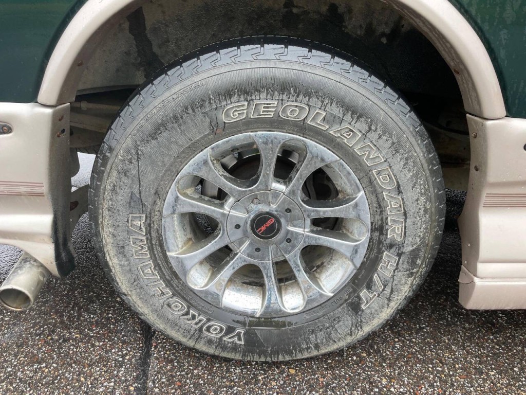 2004 GMC Savana Image 16