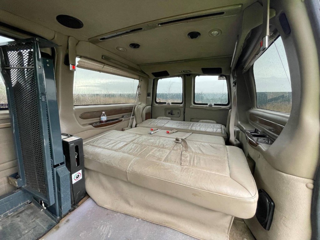 2004 GMC Savana Image 29