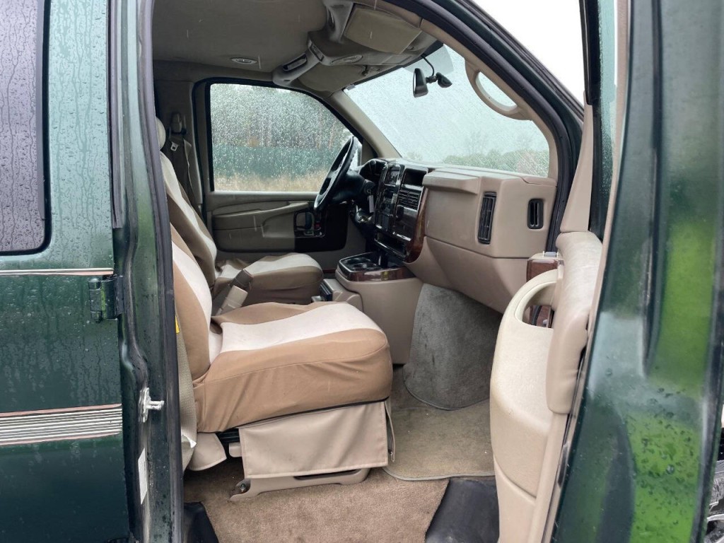 2004 GMC Savana Image 33
