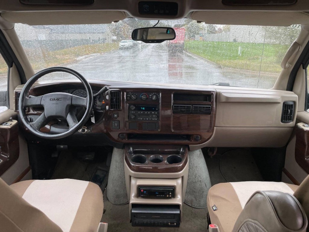2004 GMC Savana Image 35