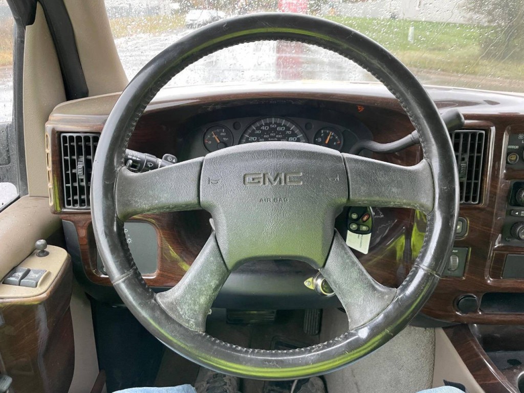 2004 GMC Savana Image 37