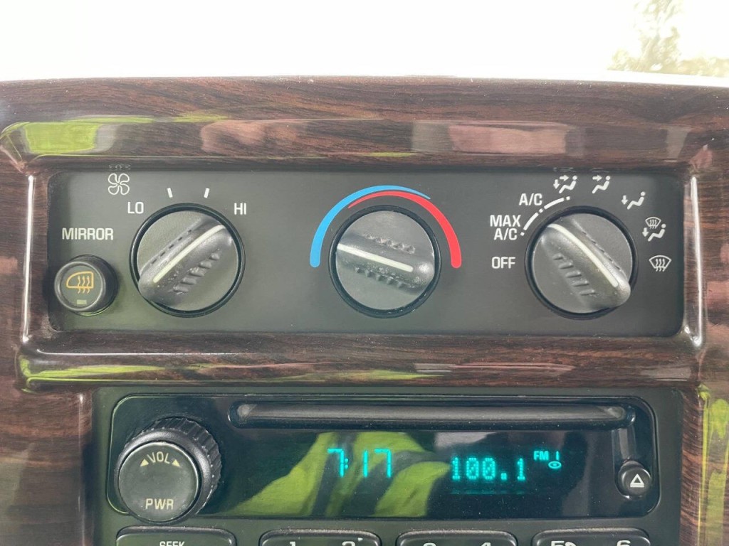 2004 GMC Savana Image 39