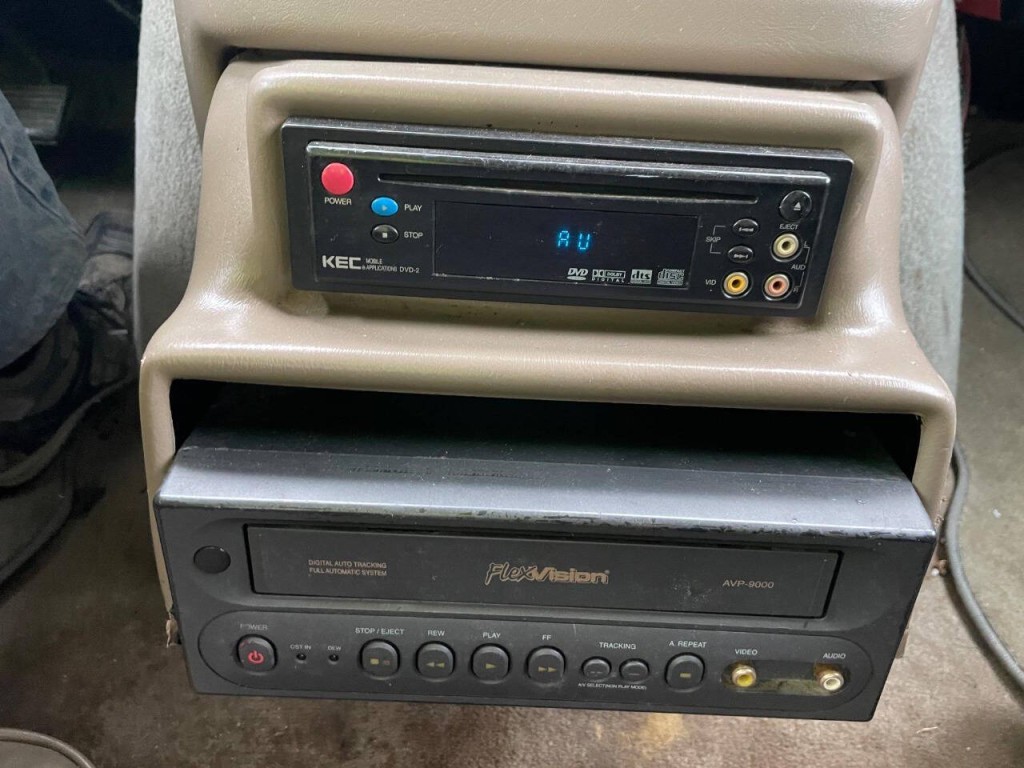 2004 GMC Savana Image 42