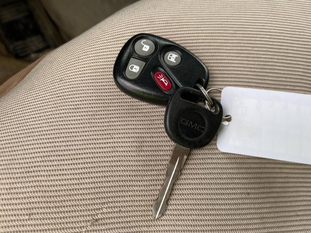 2004 GMC Savana Image 46