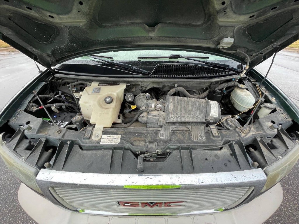 2004 GMC Savana Image 47