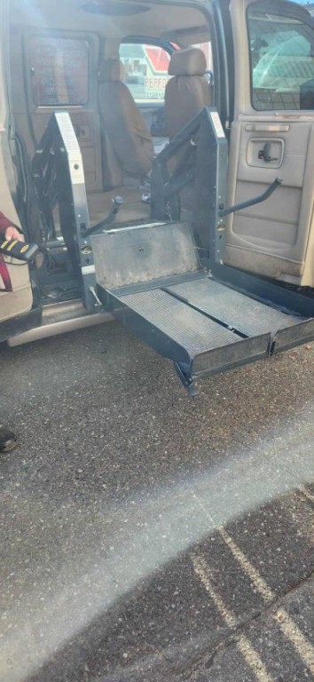 2004 GMC Savana Image 50