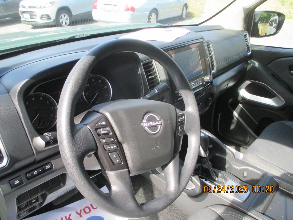 2022 Nissan Frontier Image 8