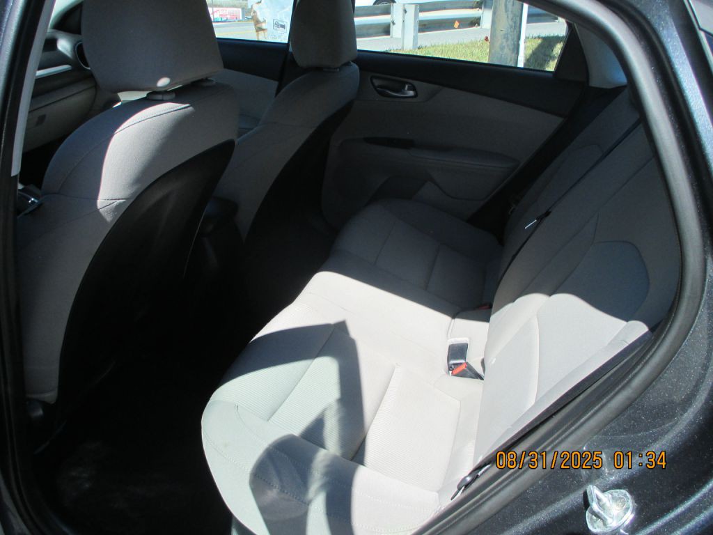2021 Kia Forte Image 8