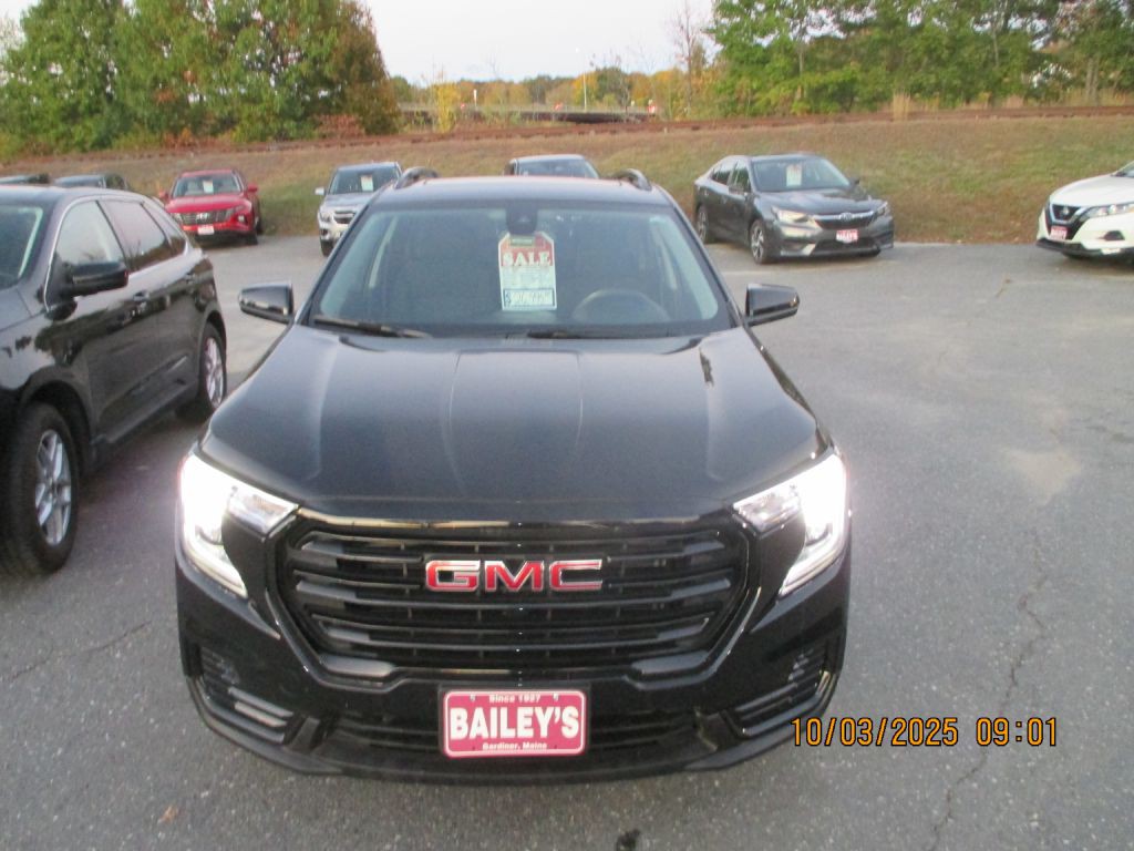 2023 GMC Terrain Image 3