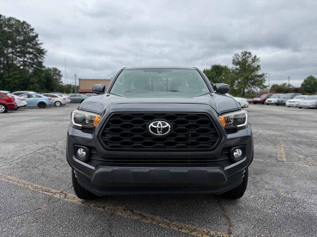 2017 Toyota Tacoma Image 1
