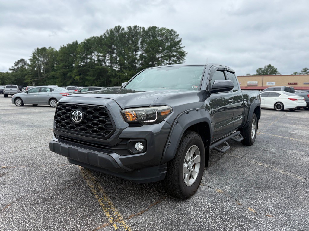 2017 Toyota Tacoma Image 2