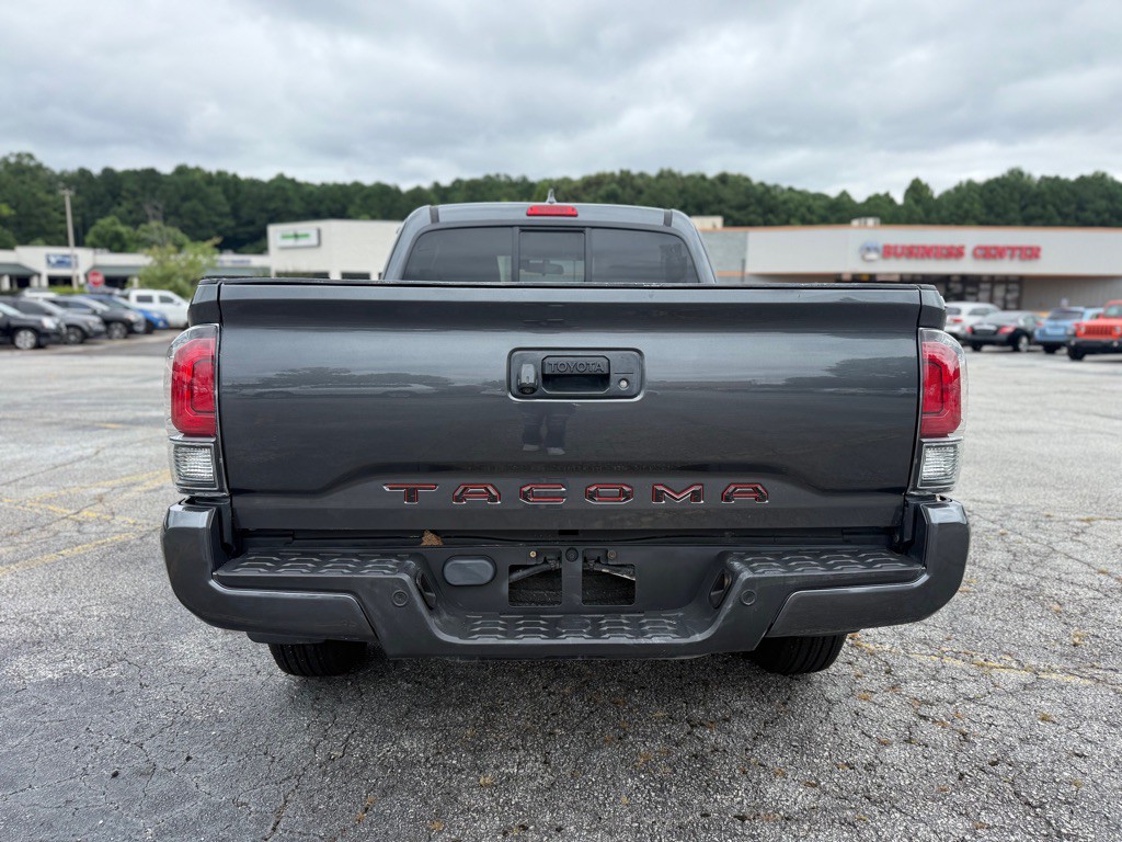 2017 Toyota Tacoma Image 4