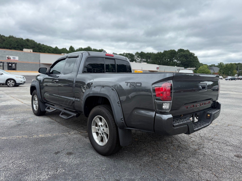 2017 Toyota Tacoma Image 5