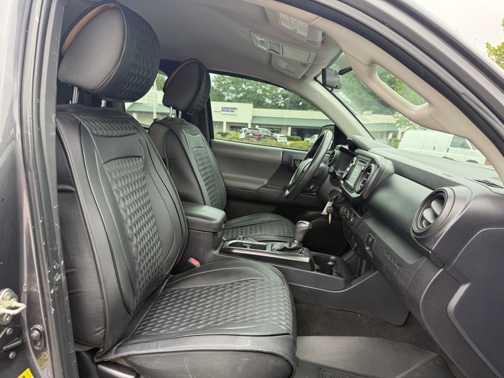2017 Toyota Tacoma Image 9