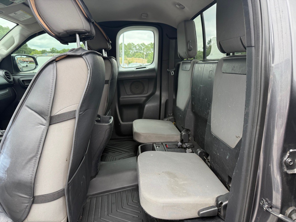 2017 Toyota Tacoma Image 11