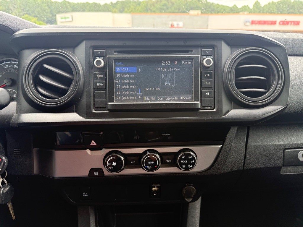 2017 Toyota Tacoma Image 14