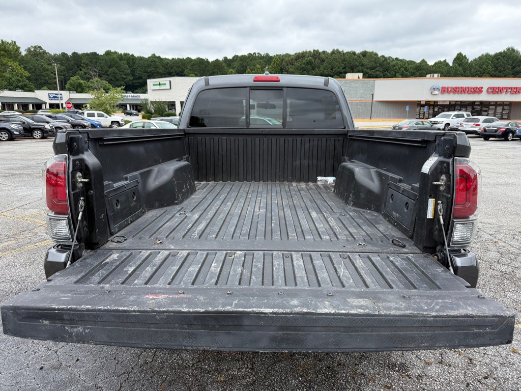 2017 Toyota Tacoma Image 16