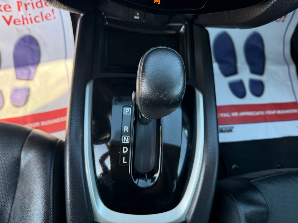 2016 Nissan Rogue Image 16