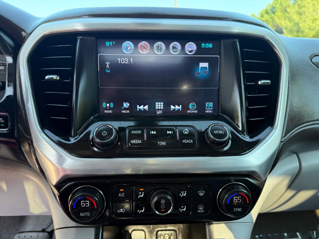 2018 GMC Acadia Image 11