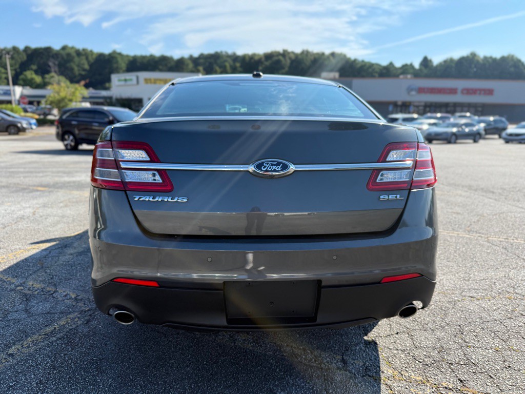 2017 Ford Taurus Image 4