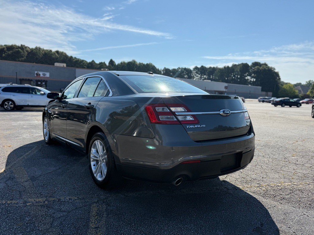 2017 Ford Taurus Image 6