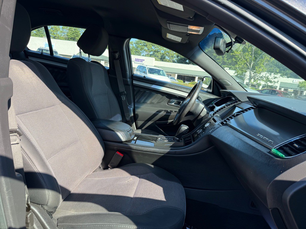 2017 Ford Taurus Image 8